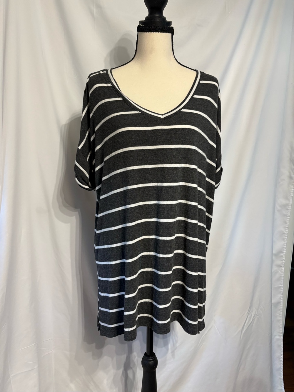 Zenana Premium Baggy Women's V-Neck Striped Tunic/Coverup Gray & White SZ L.